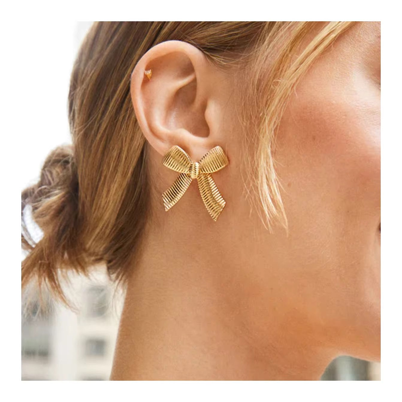 BOW EARRINGS