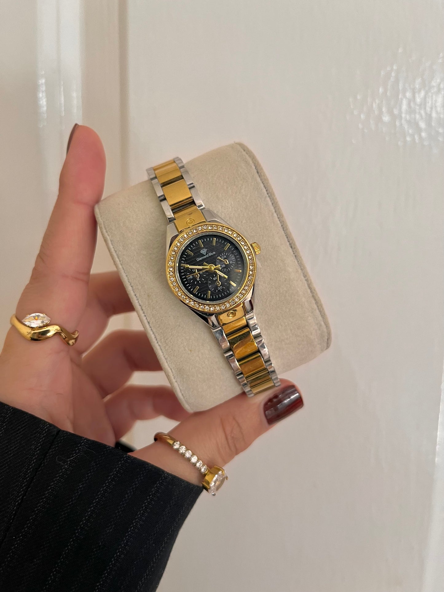 ✨CRYSTAL STUDED TWO TONE BLACK DIAL GOLD WATCH✨