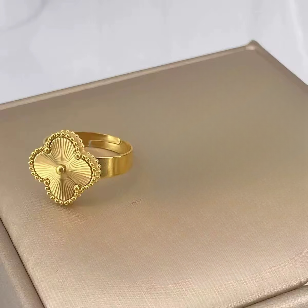 GOLDEN CLOVIE RING