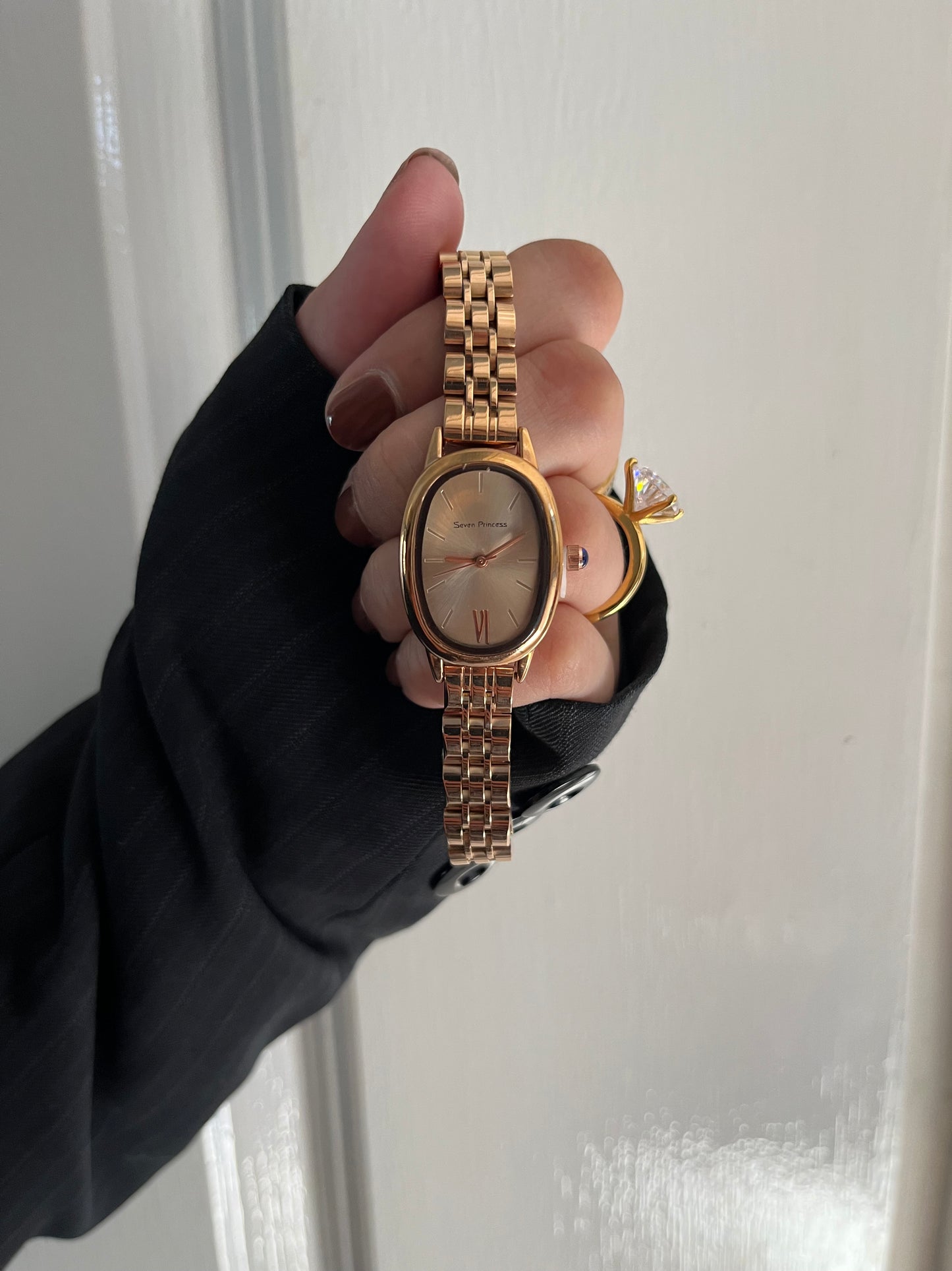 ISABELLA OVAL LUXURY WATCH (gold dail)