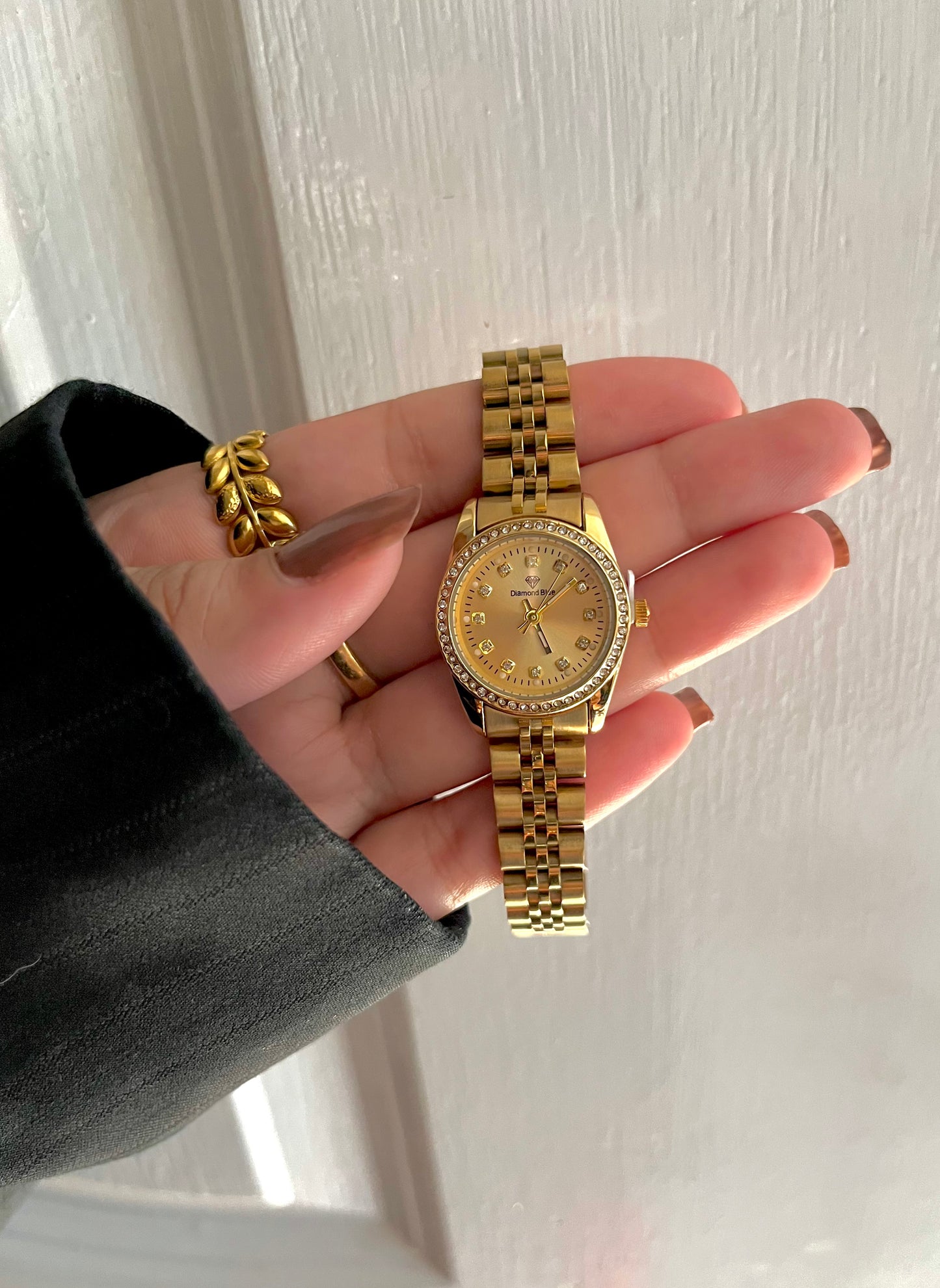 CRYSTAL STUDDED GOLDEN DAIL WATCH