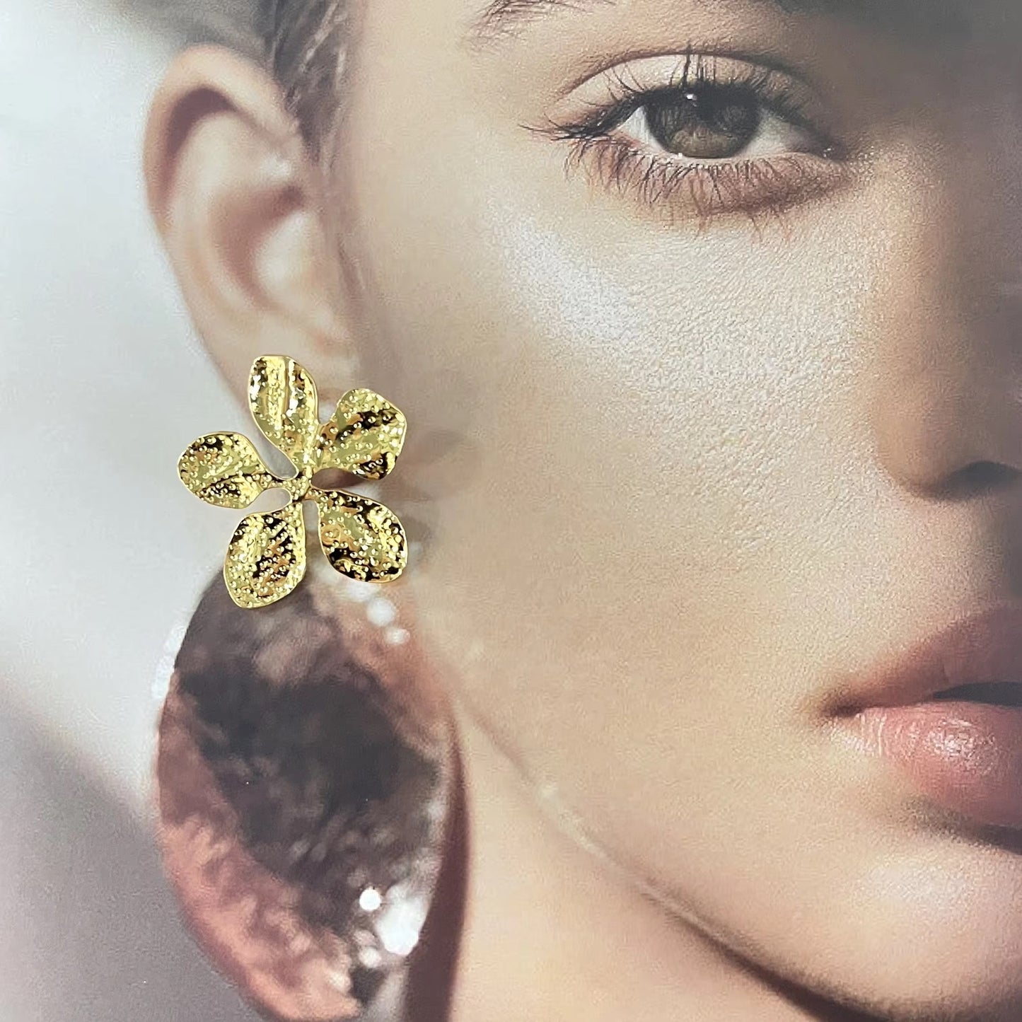 SUNLIT FLORA HOOPS