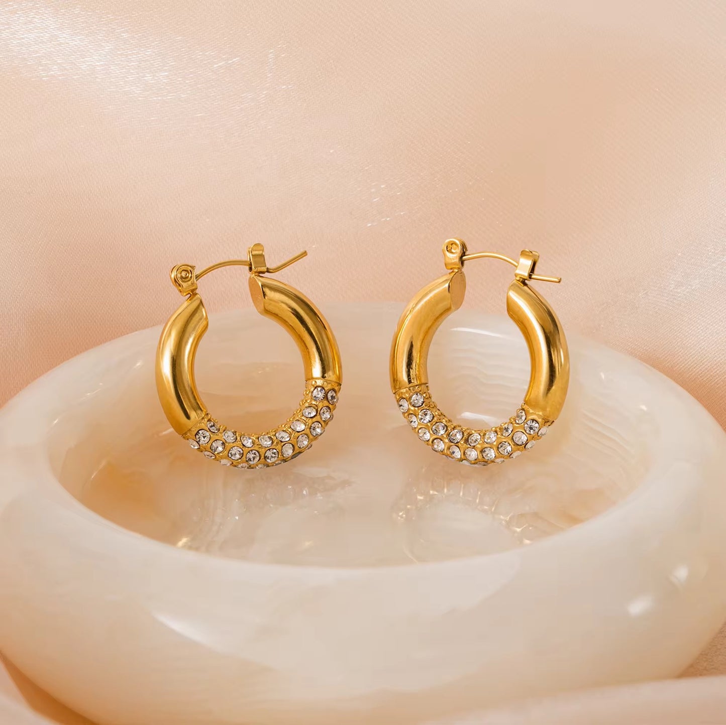 DONNA HOOPS