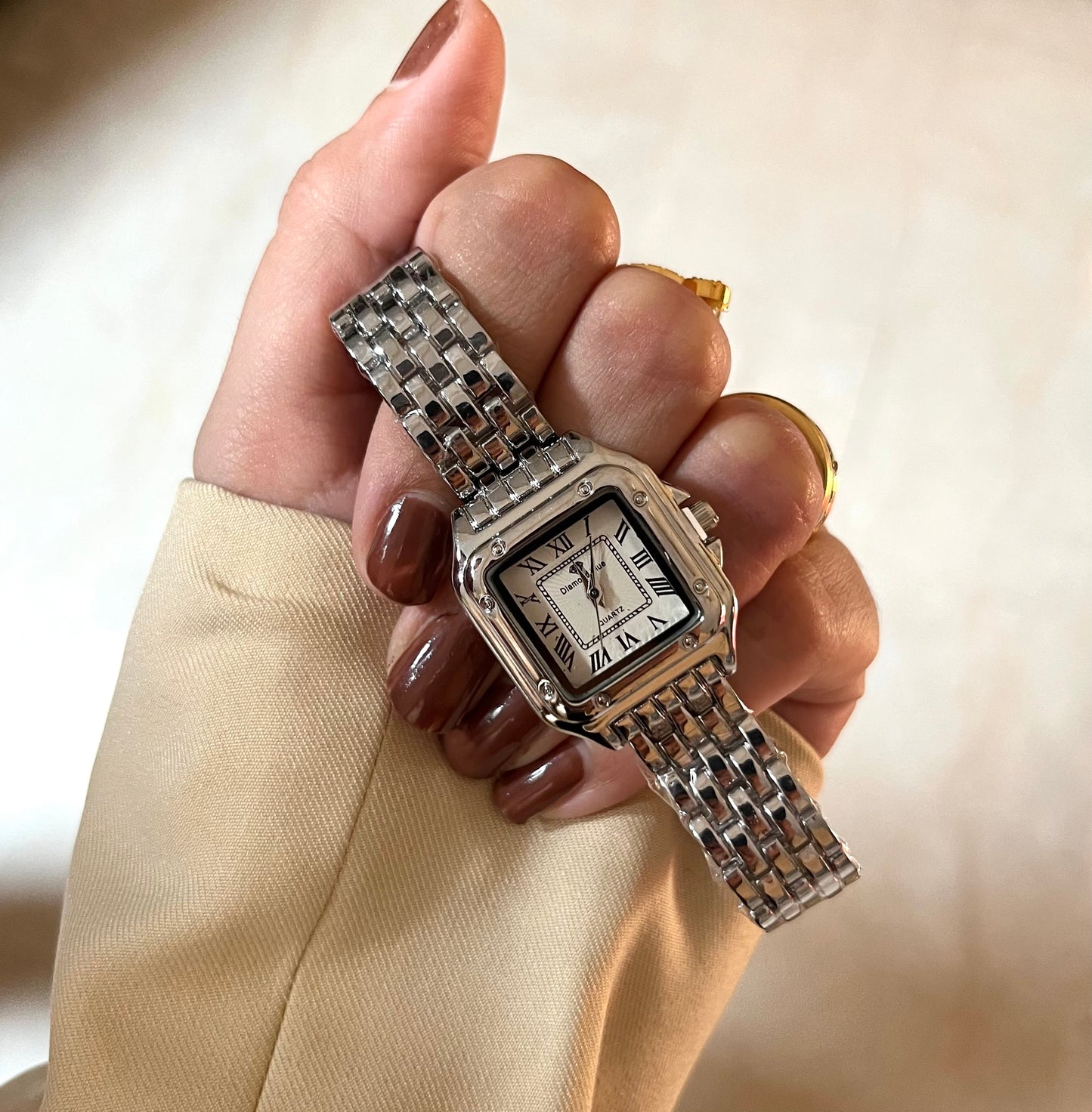 VINTAGE WHITE DAIL SQUARE WATCH