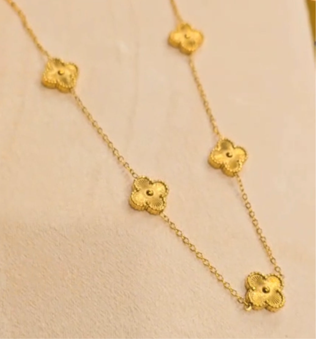 GOLDEN CLOVIE NECKLACE