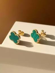 GREEN CLOVIE STUDS
