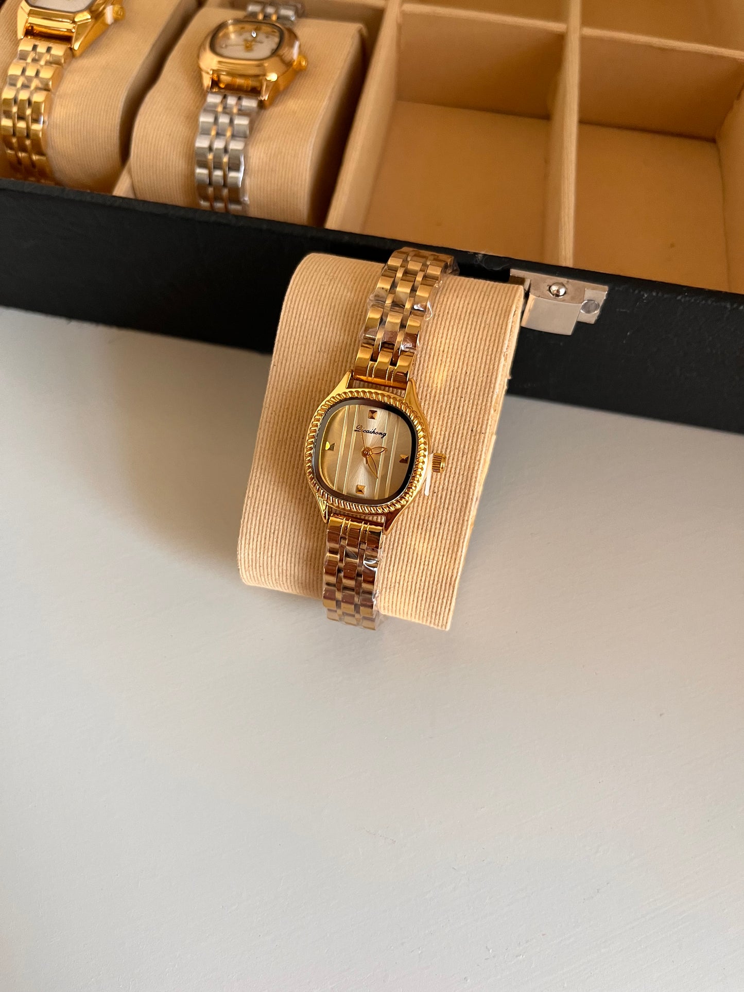 Monarque Golden Dail Watch