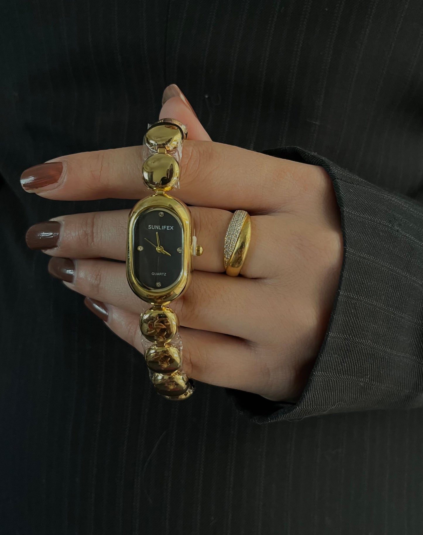 AMIGAL OVAL NICHE VINTAGE WATCH-Black Dial