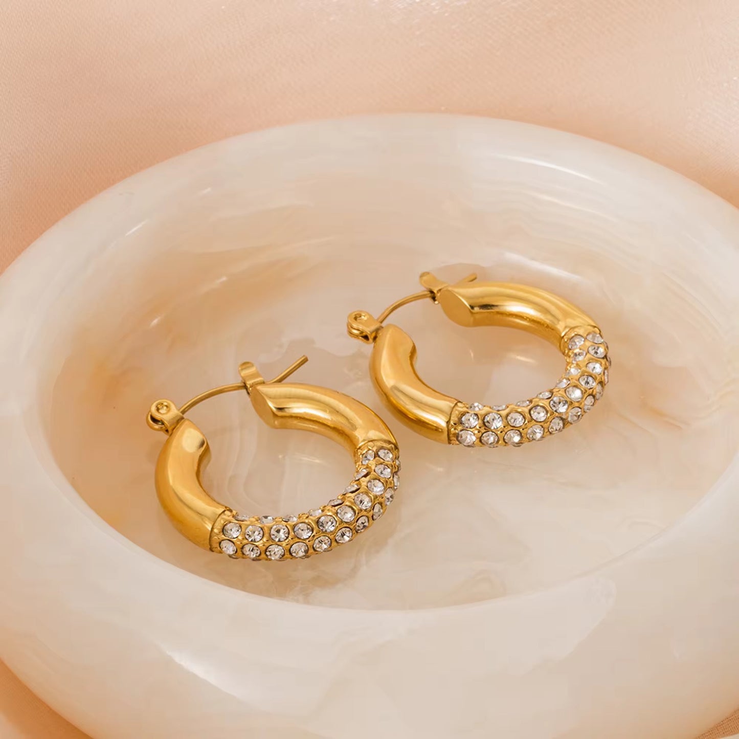 DONNA HOOPS