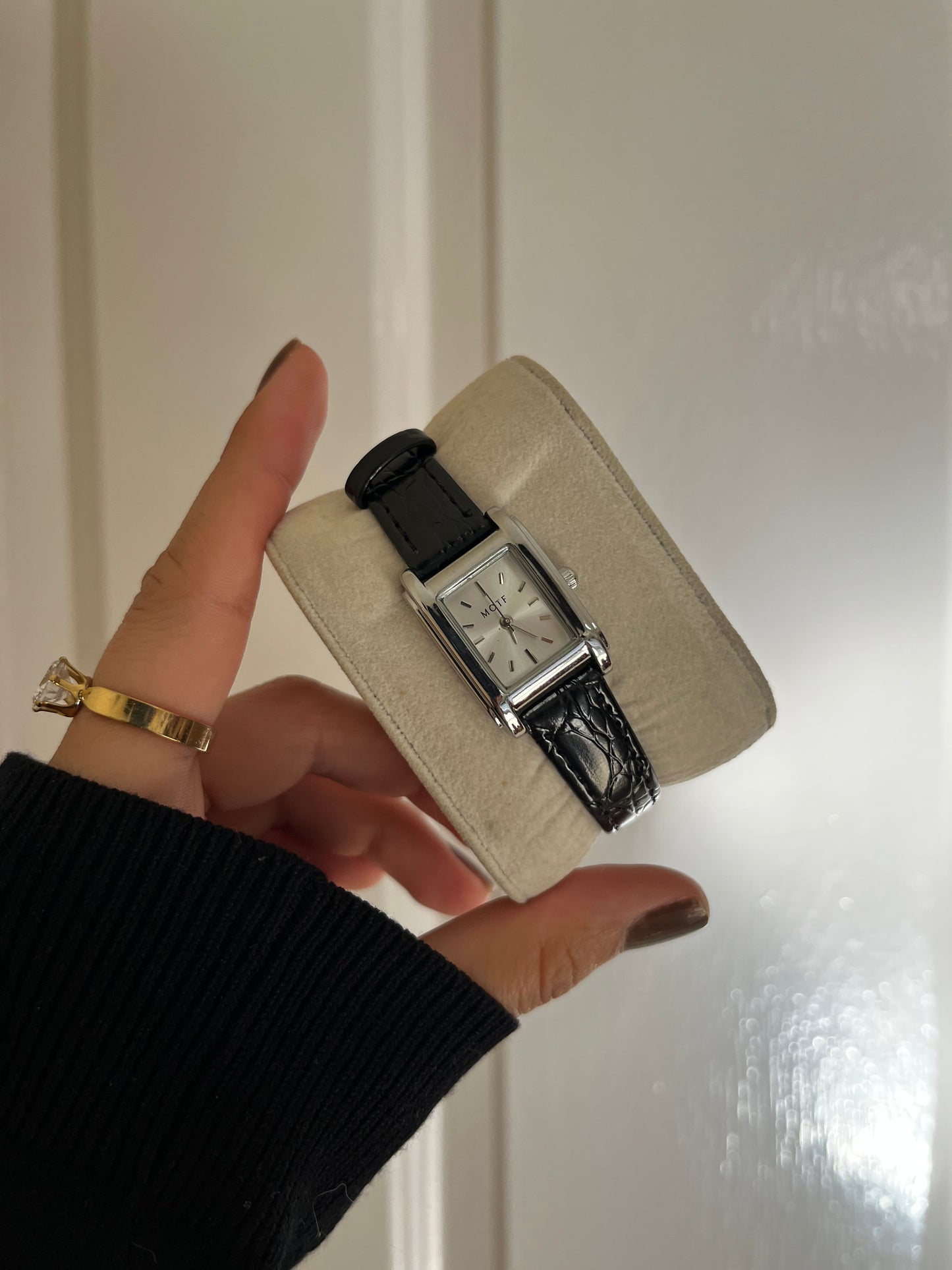 The Florence Classic Leather Strap Watch