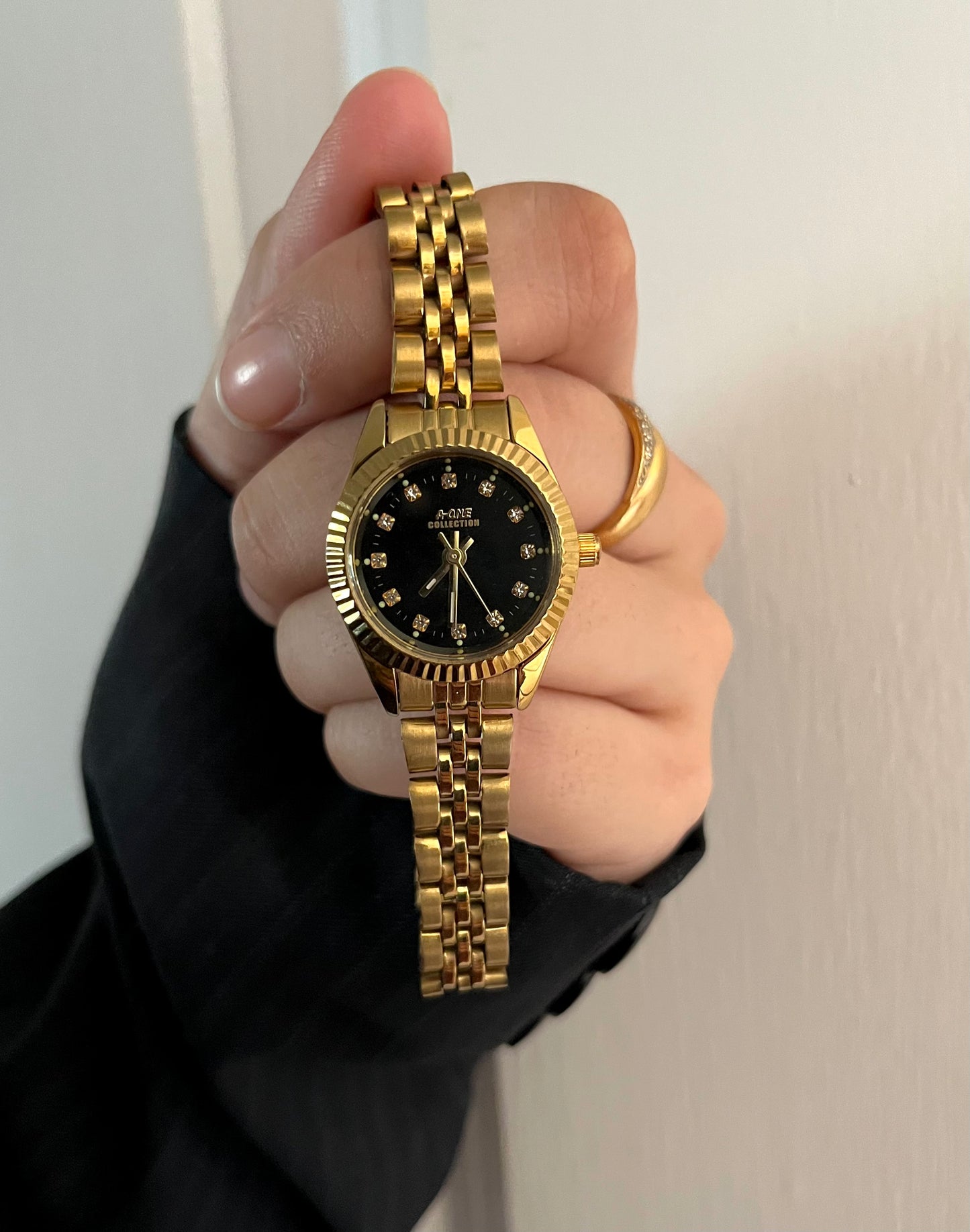 CRYSTAL STUDDED BLACK DAIL WATCH