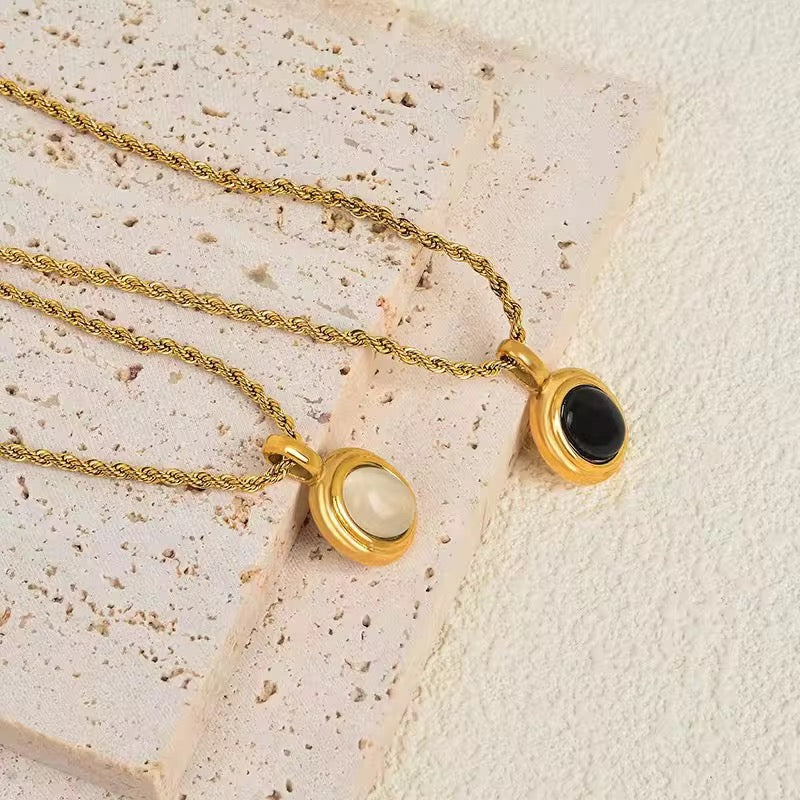 Vintage Nior Pendant 18K