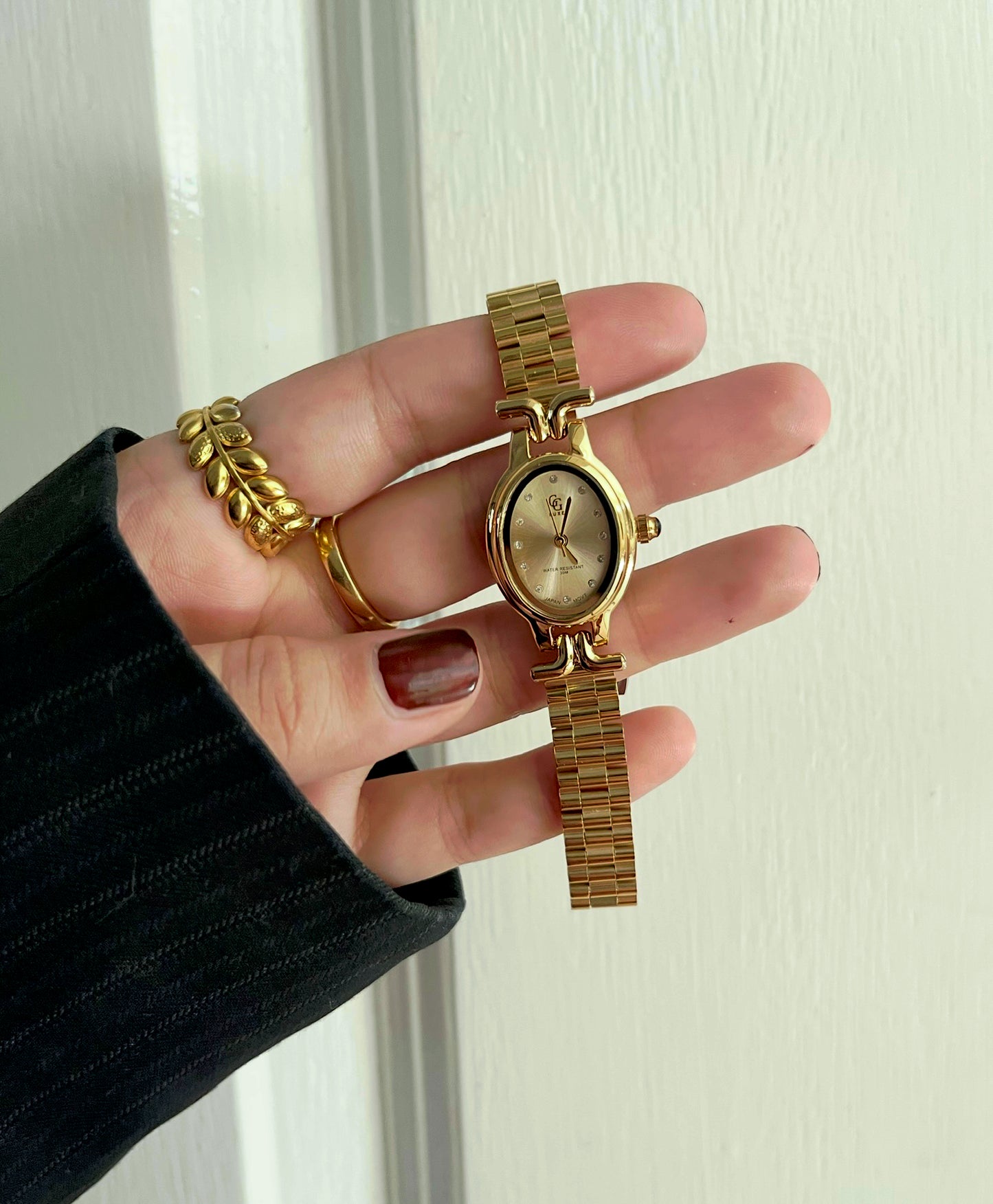 GOLDEN DIAL WATCH-water resistant stainless steel