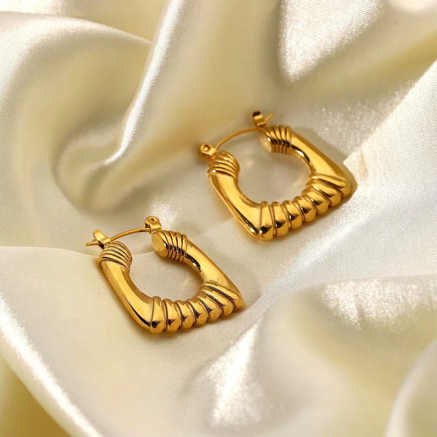 BALI SQUARE HOOPS