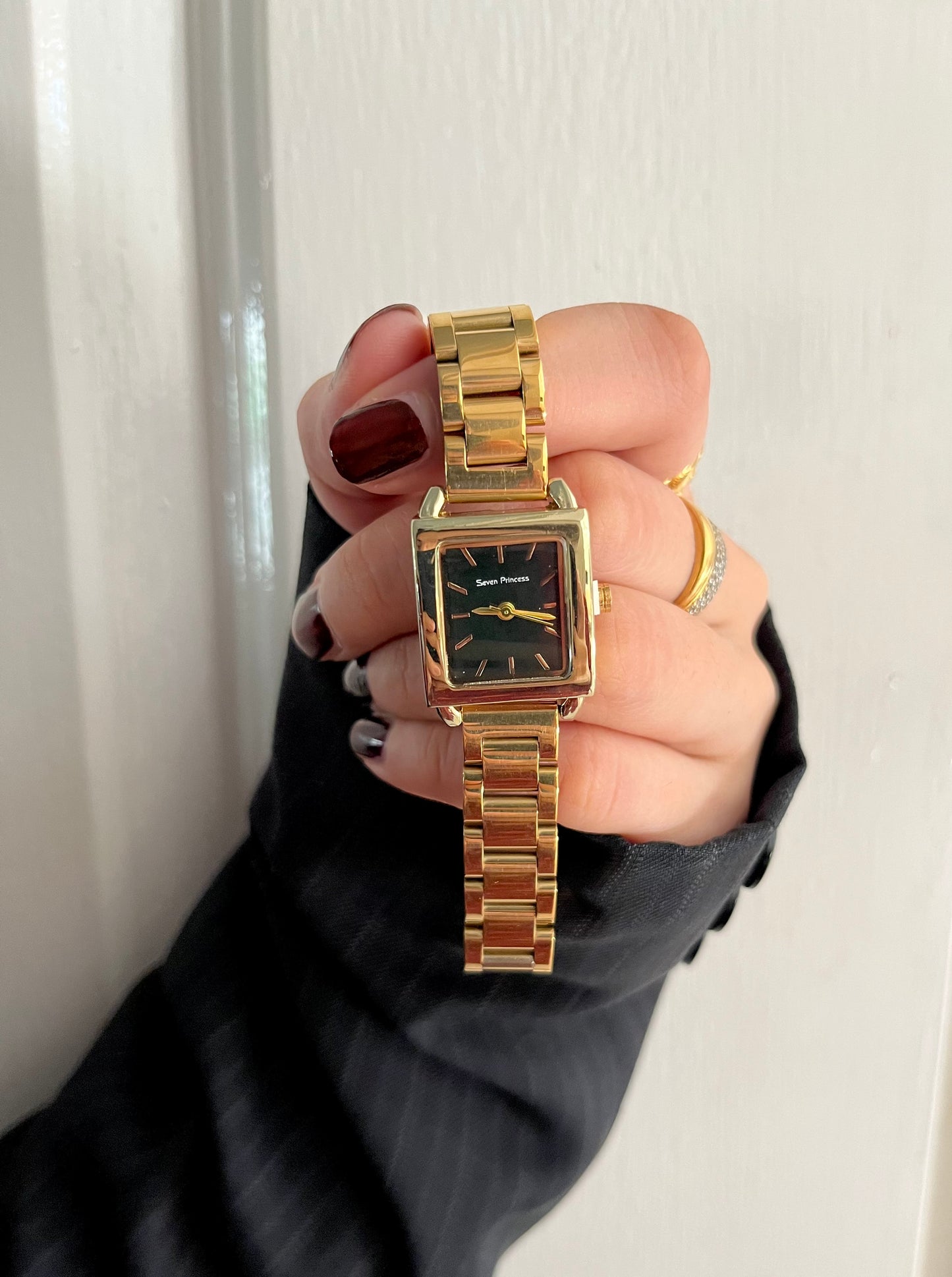 PREMIUM SQURE SHAPED BLACK DAIL WATCH