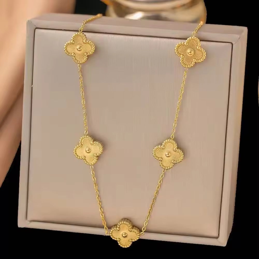 GOLDEN CLOVIE NECKLACE