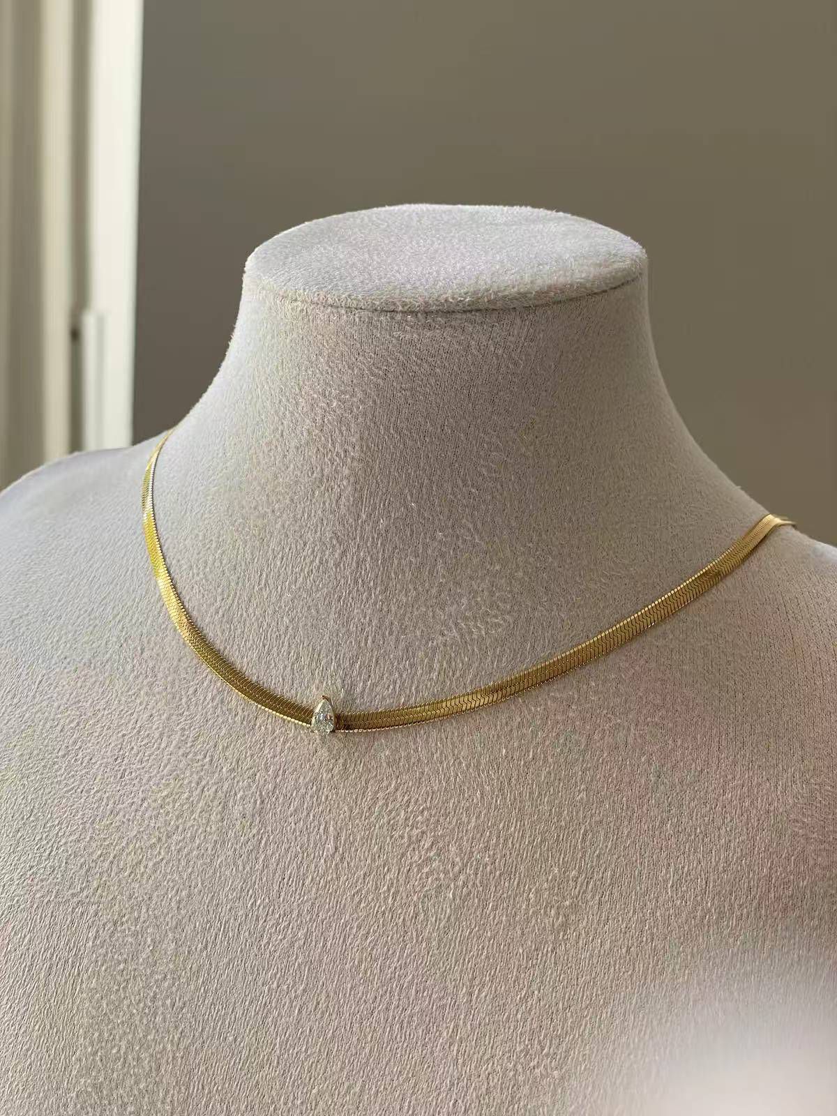 PEARCUT SNAKECHAIN NECKLACE