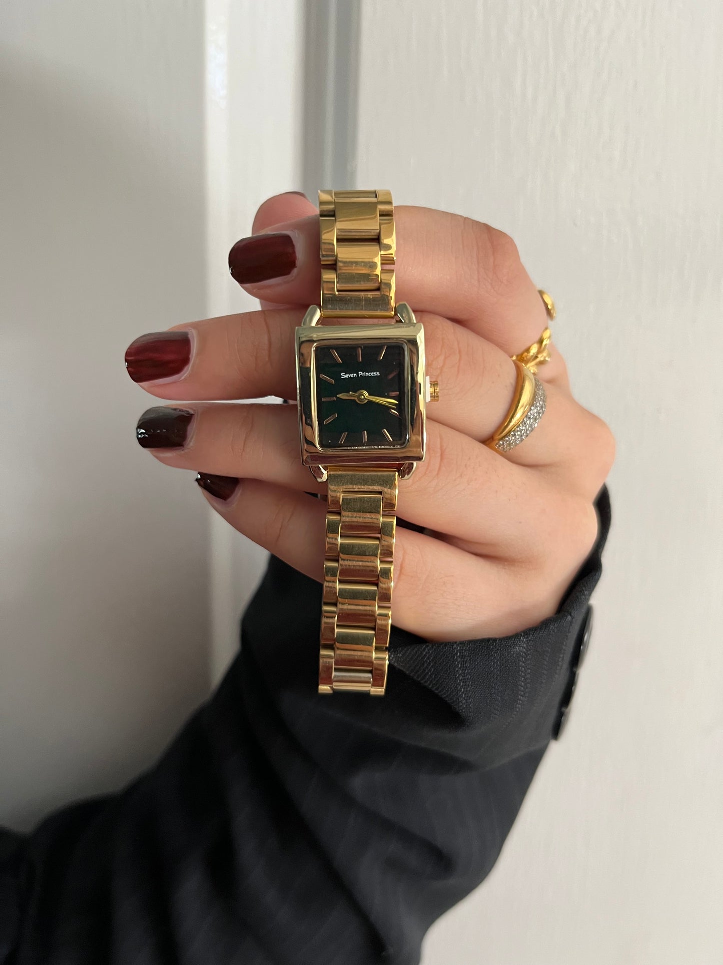 PREMIUM SQURE SHAPED BLACK DAIL WATCH