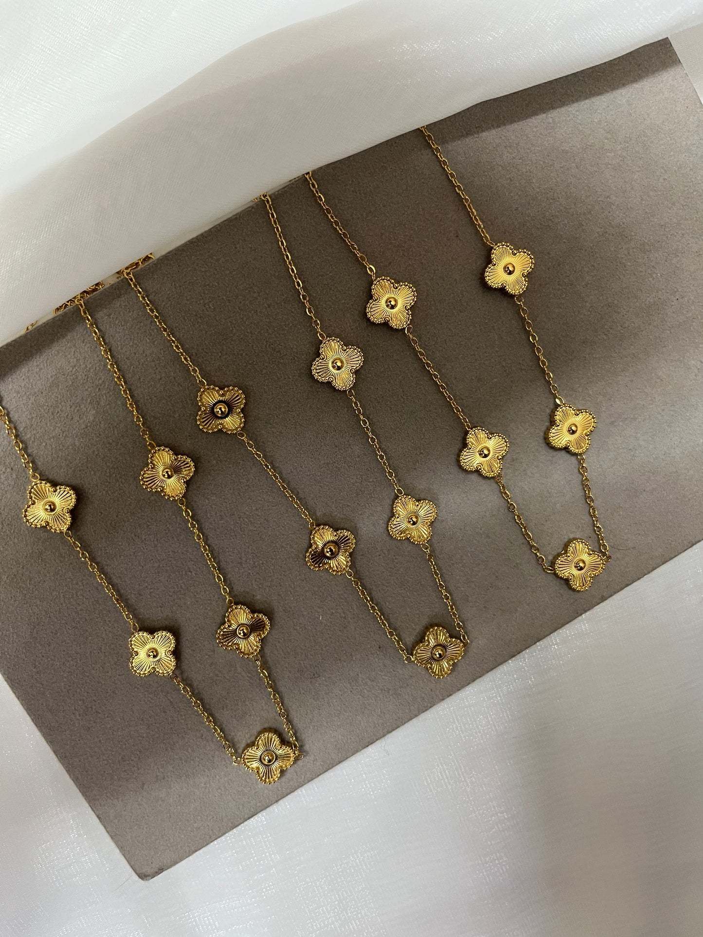 GOLDEN CLOVIE NECKLACE