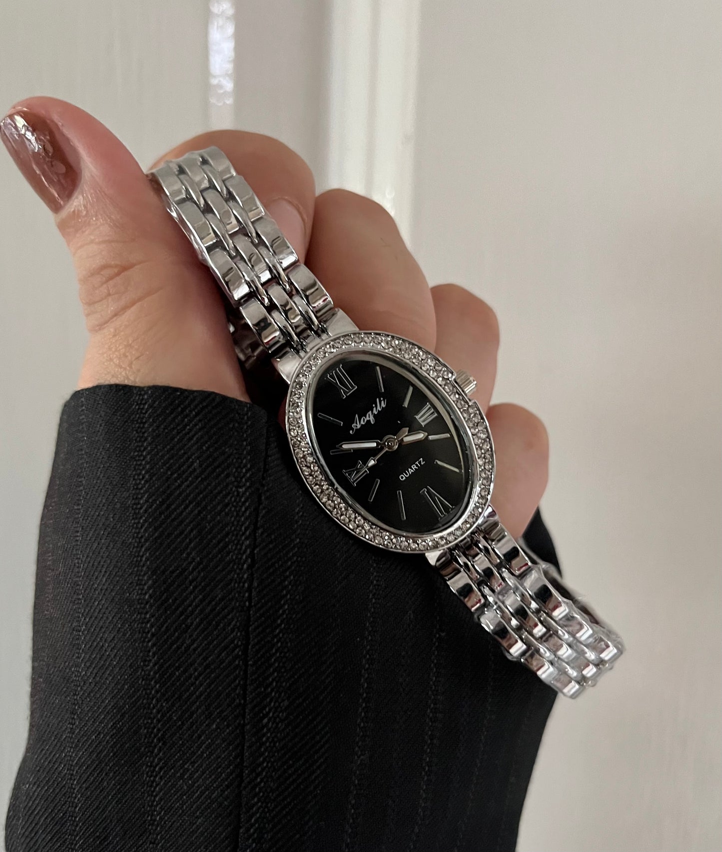 ISABELLA OVAL LUXURY WATCH BLACK Dial