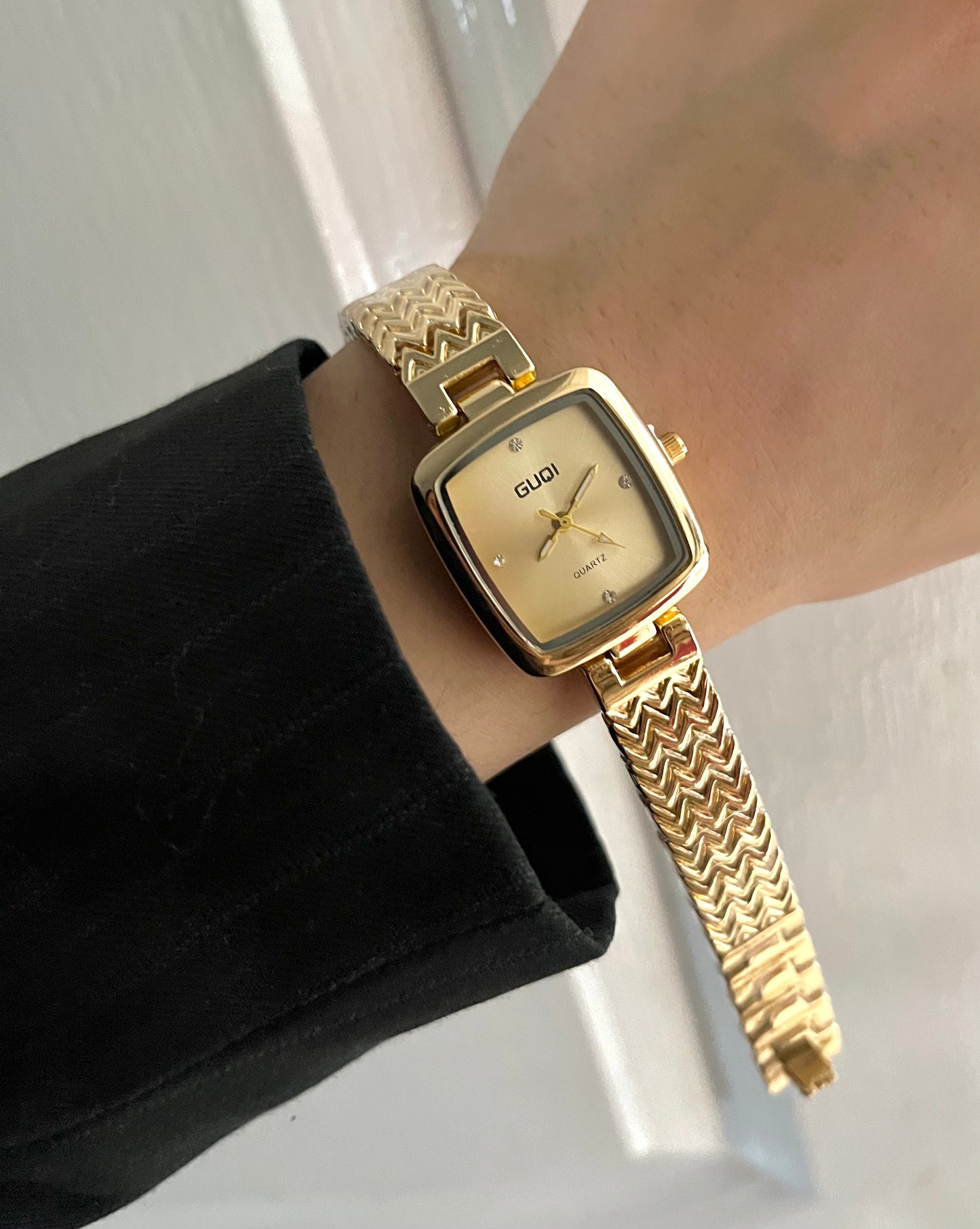 GOLDEN-GOLDEN DIAL WATCH