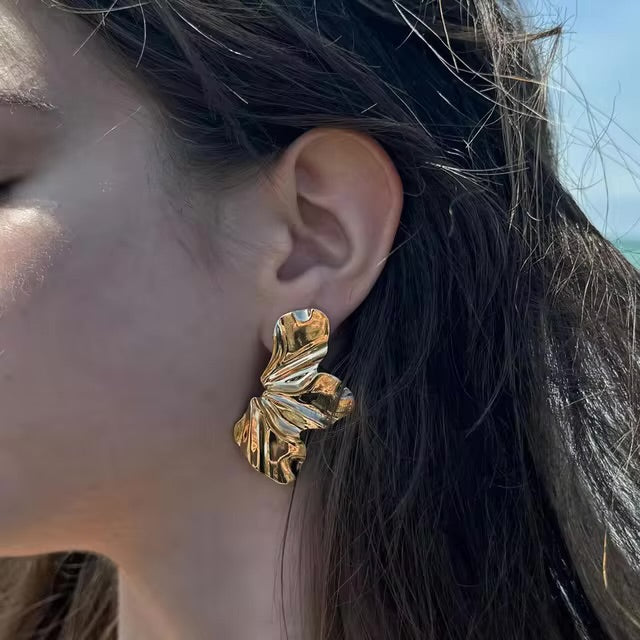 GOLD FLOWER EARRINGS