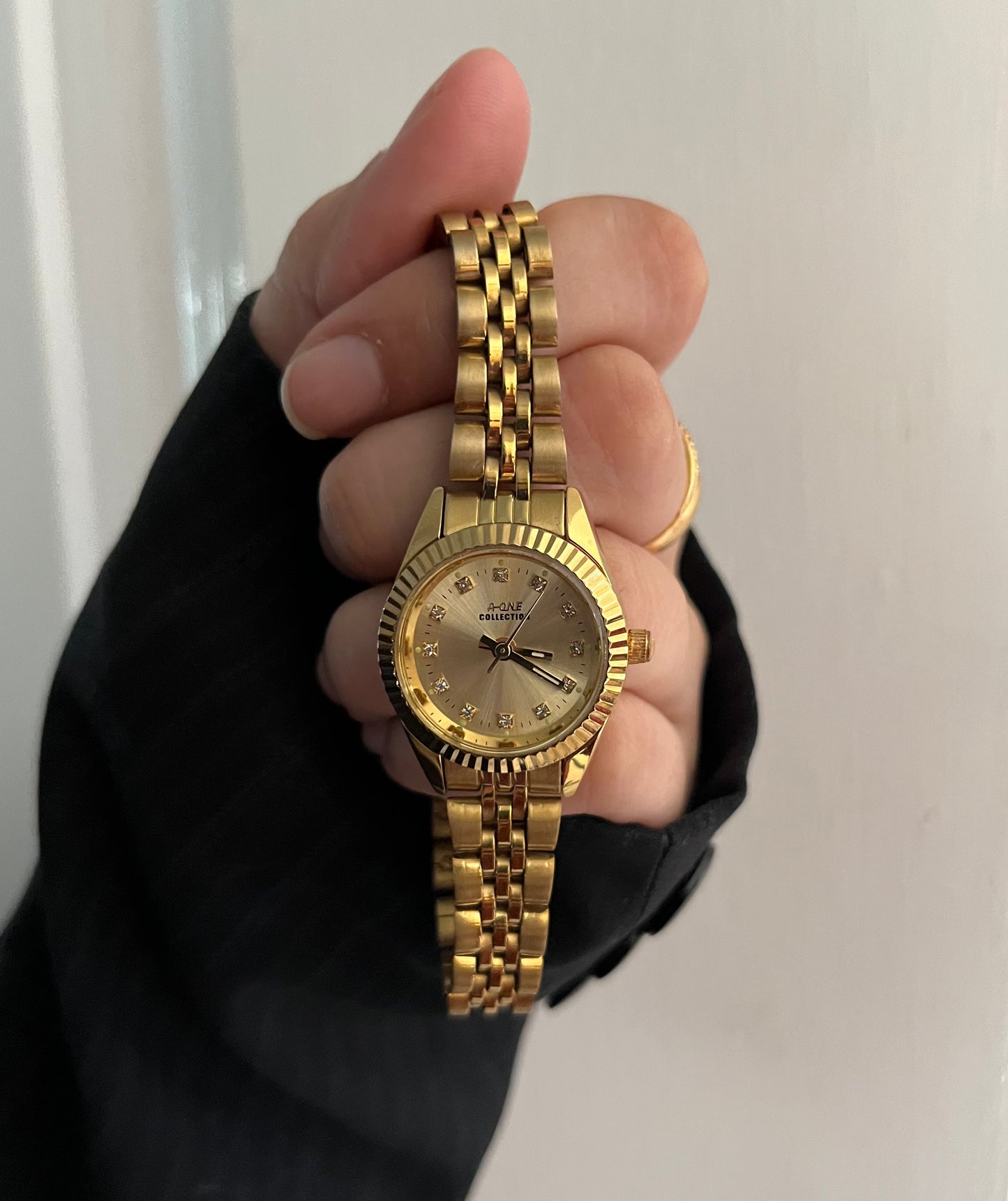 CRYSTAL STUDDED GOLDEN DAIL WATCH