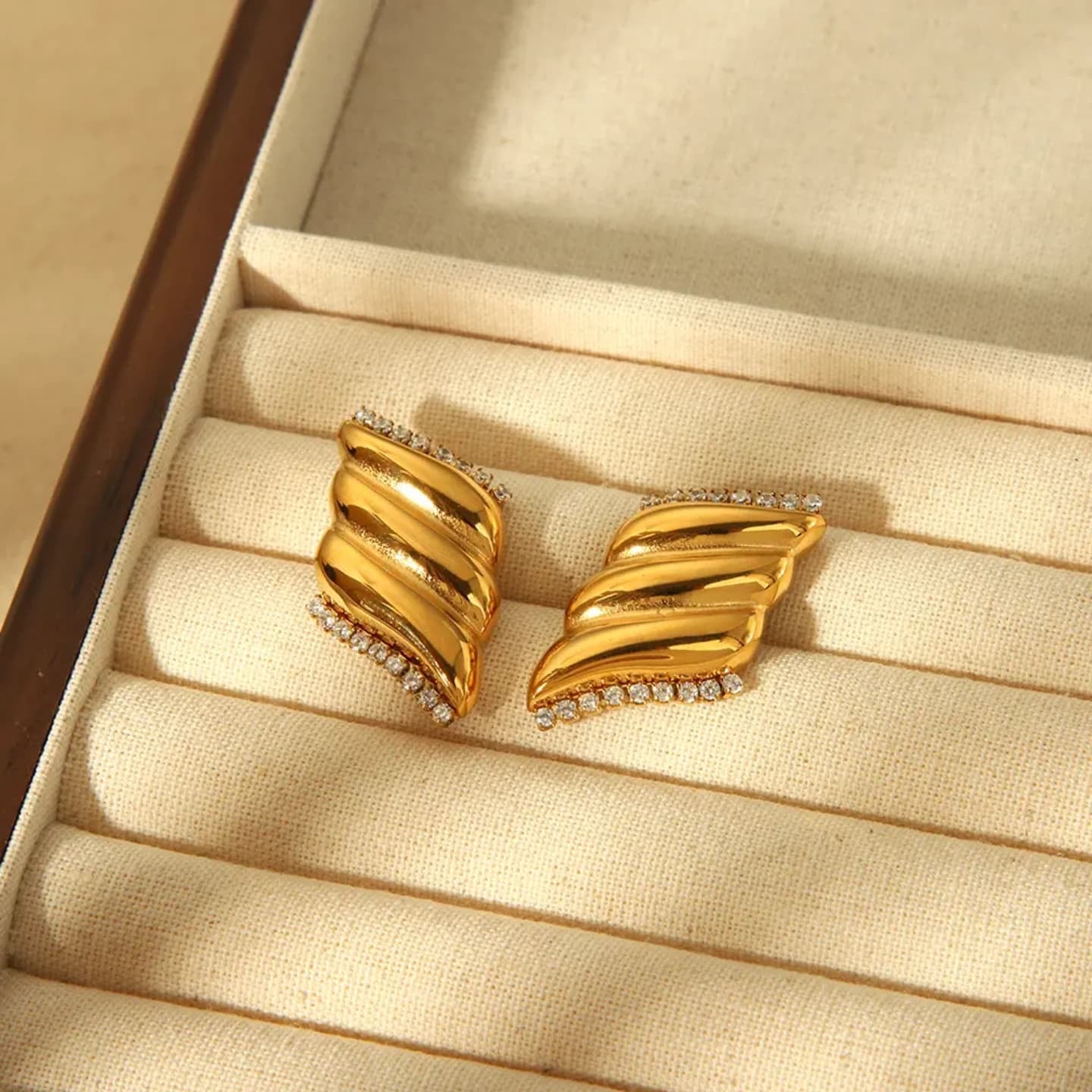 STUDED PAPYRUS EARRINGS