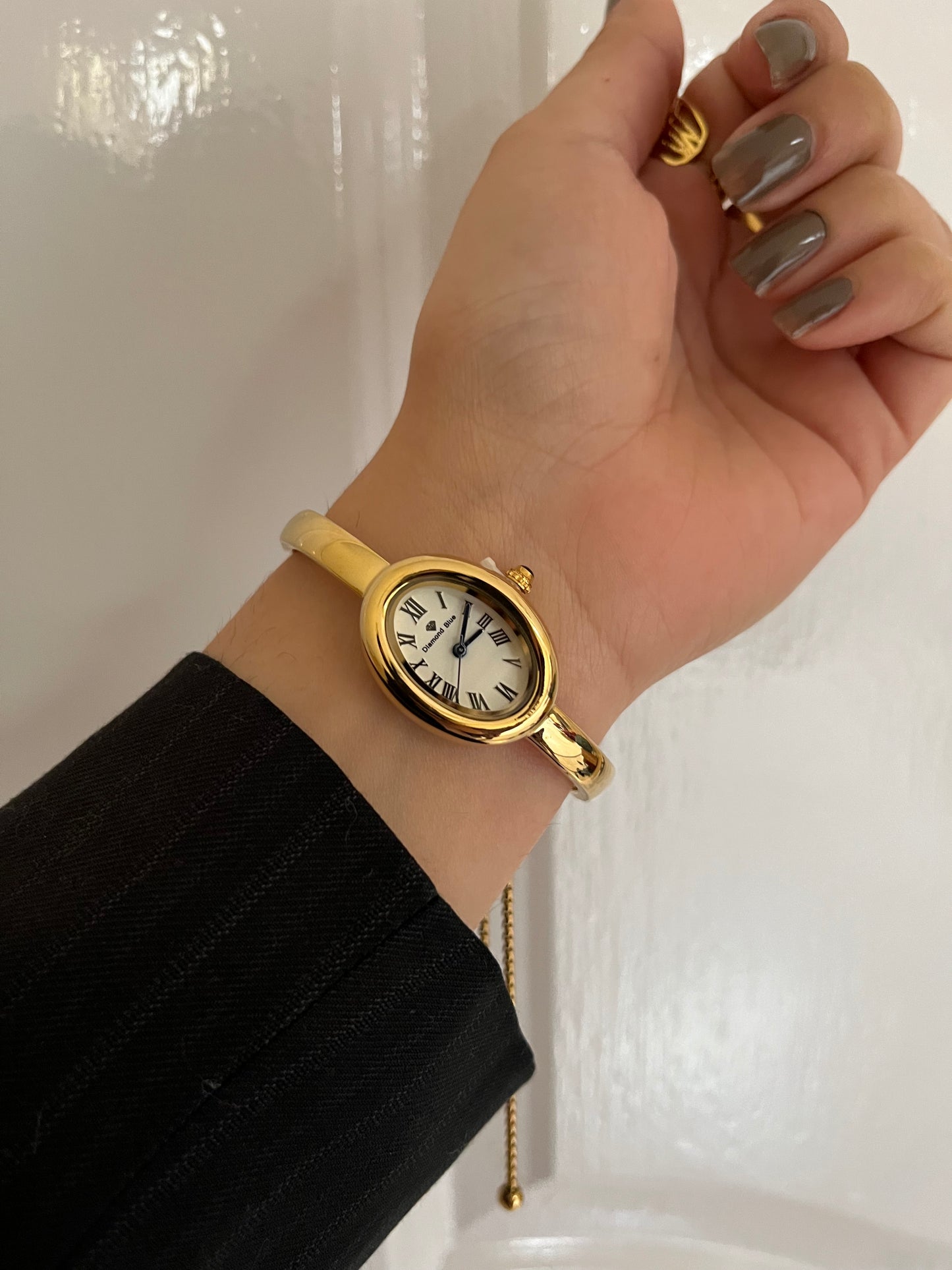 Vintage Oval Bangle Watch golden X white