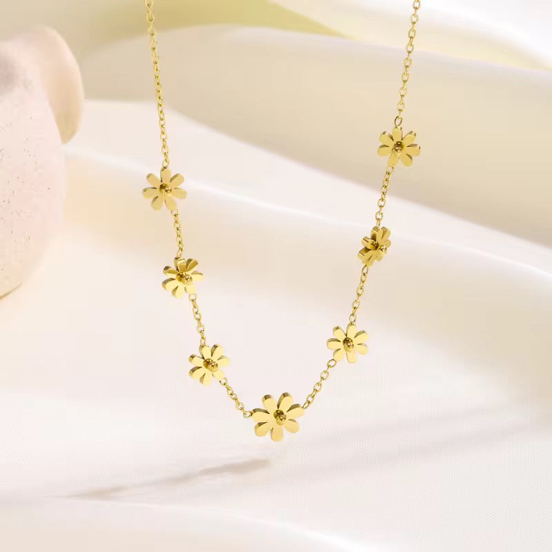 Daisy Charm Necklace