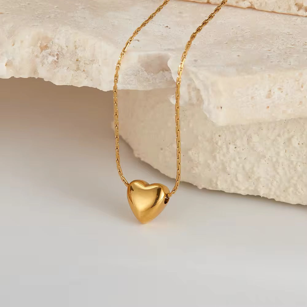 AMOUR NECKLACE