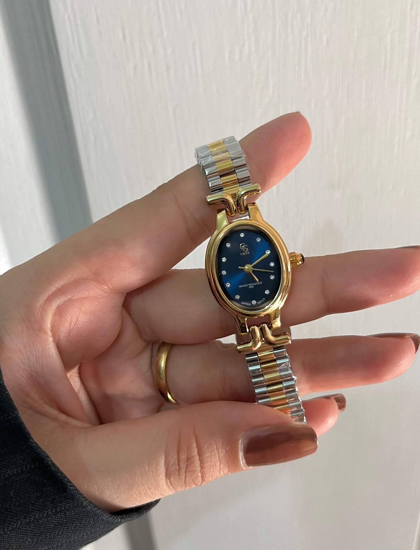 TOW TONE SAPPHIRE DIAL WATCH-water resistant stainless steel