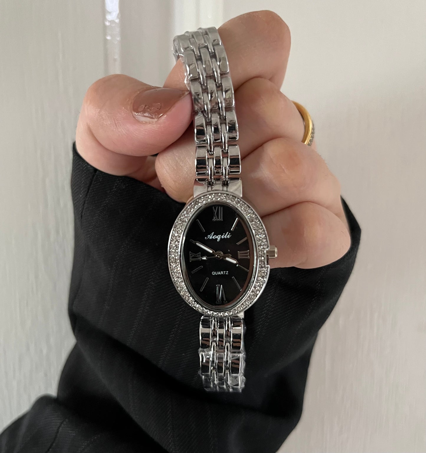 ISABELLA OVAL LUXURY WATCH BLACK Dial