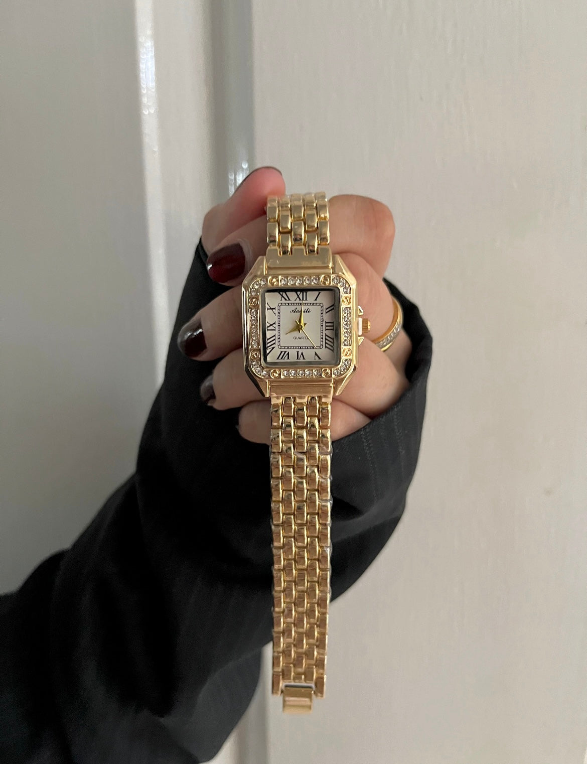 VINTAGE SQUARE WATCH-WHITE DAIL