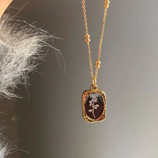ROSE NECKLACE