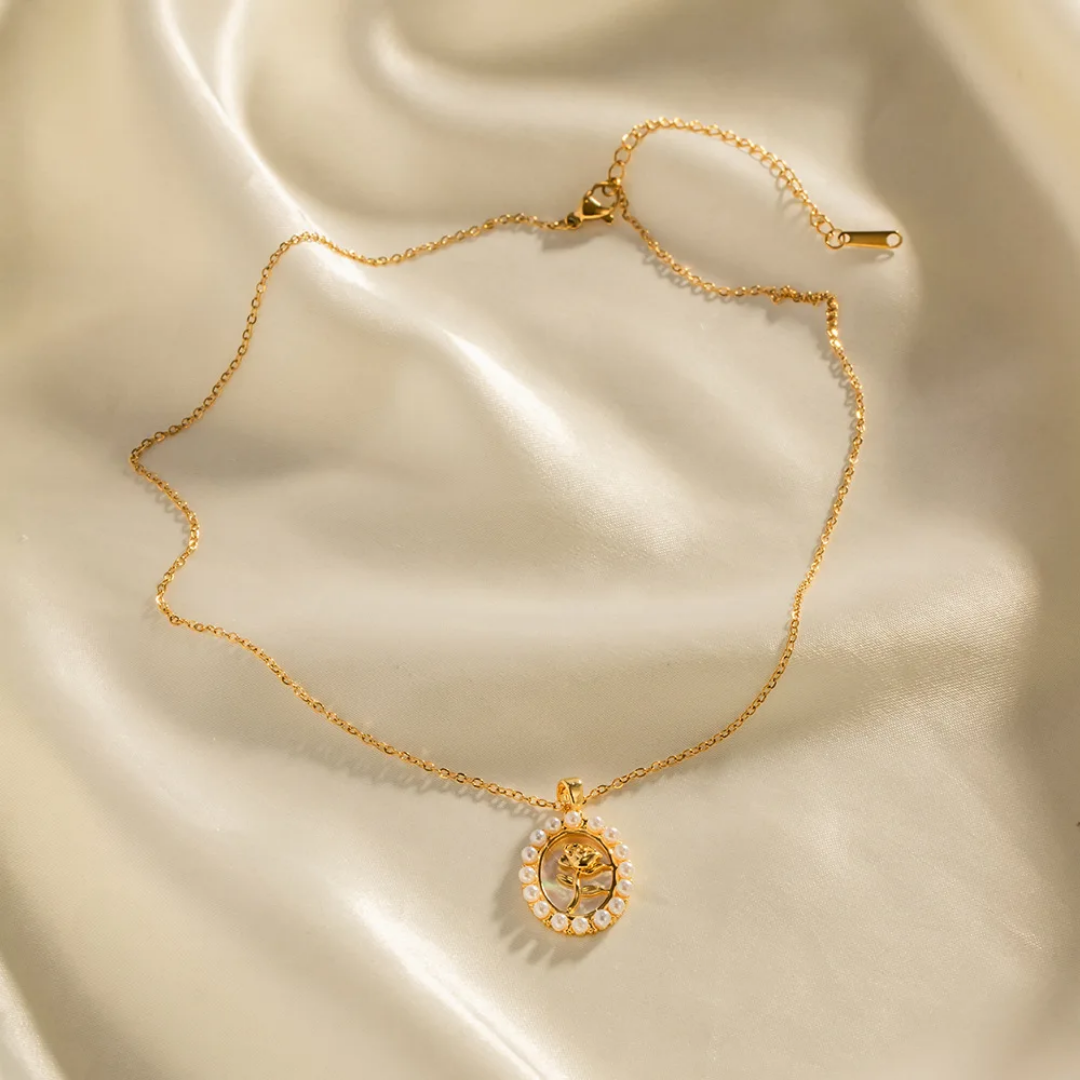 ROSE PEARL NECKLACE