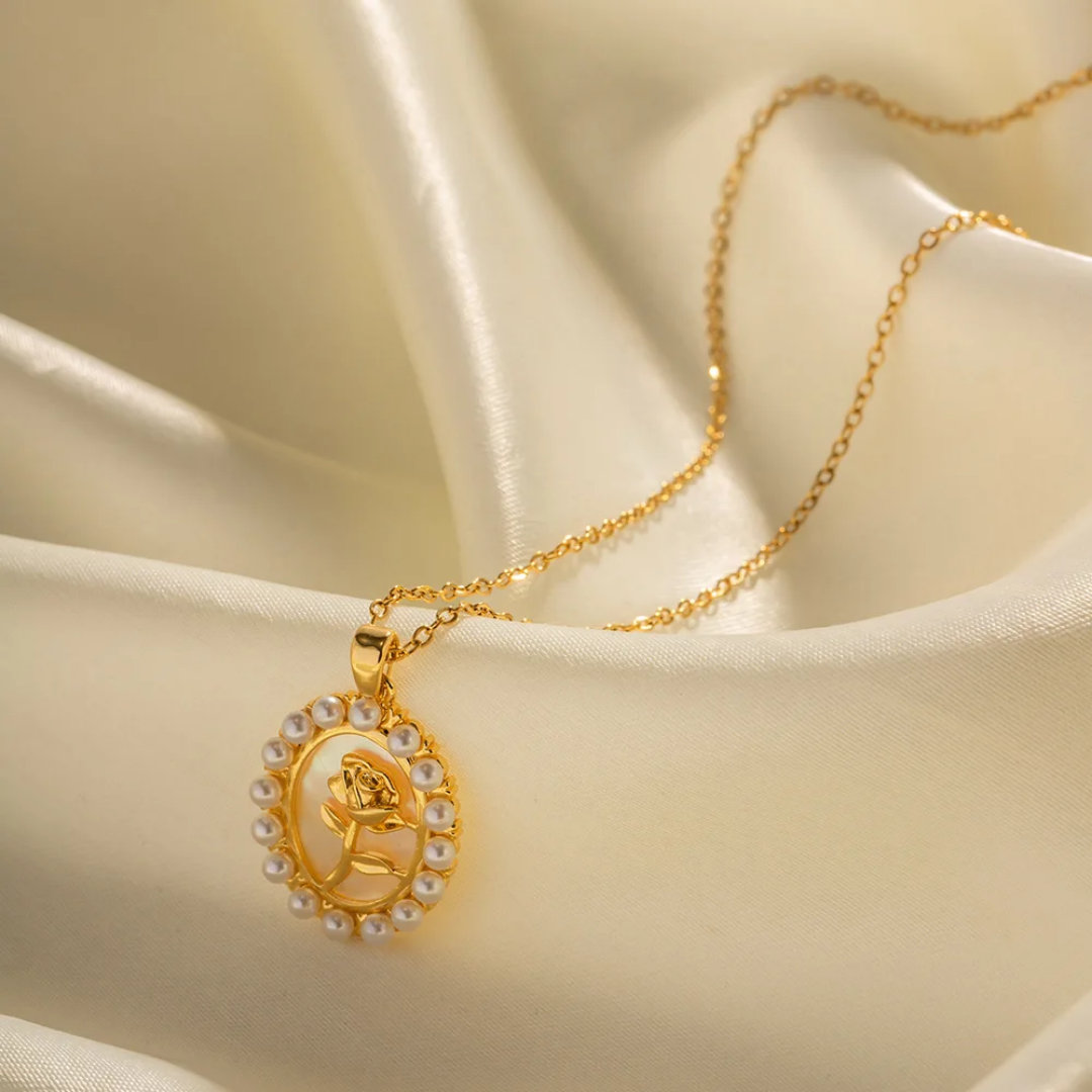 ROSE PEARL NECKLACE