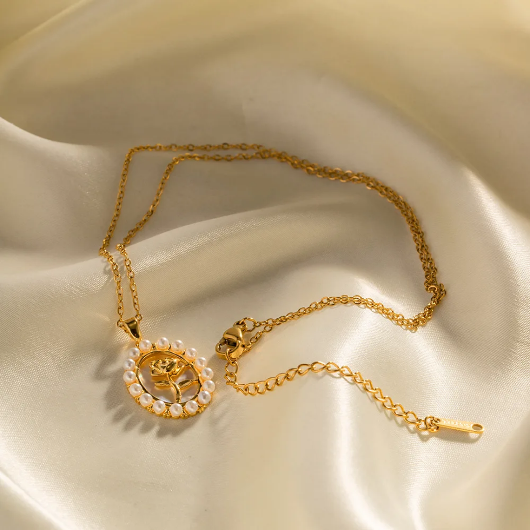 ROSE PEARL NECKLACE