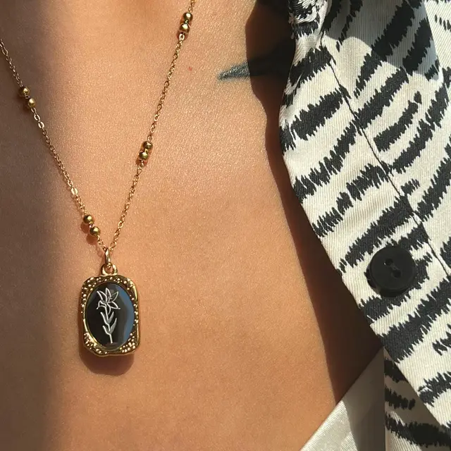 ROSE NECKLACE