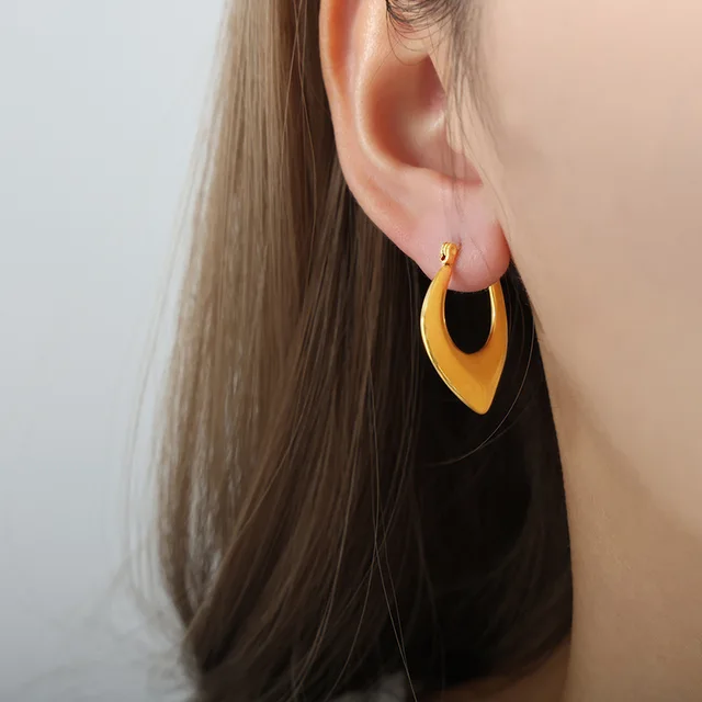 DARLA HOOPS