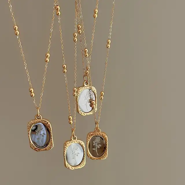 ROSE NECKLACE
