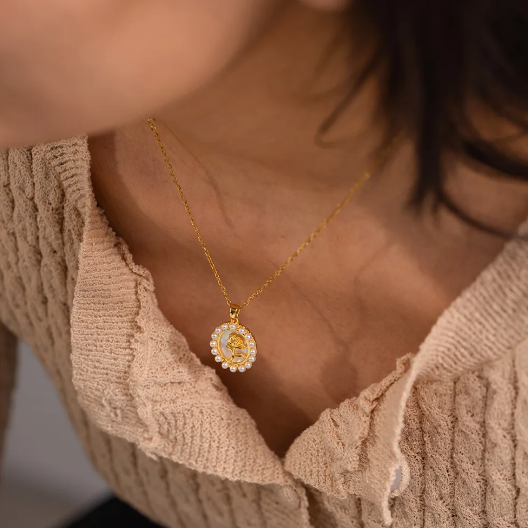 ROSE PEARL NECKLACE