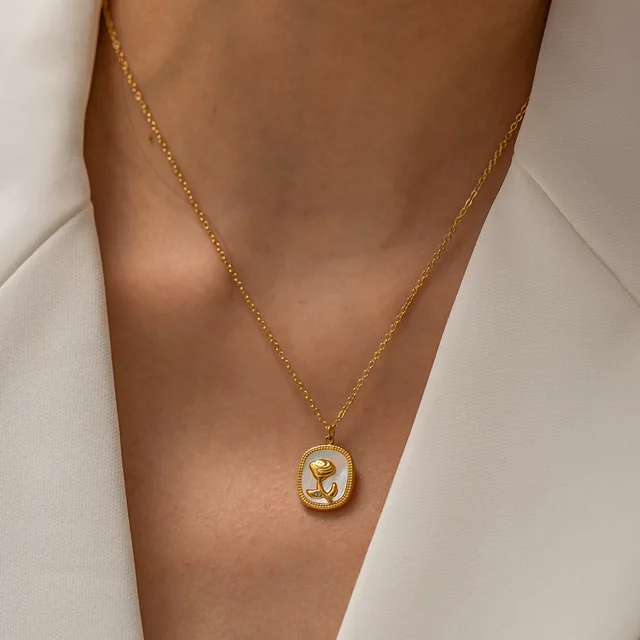 SHELL FLORAL NECKLACE
