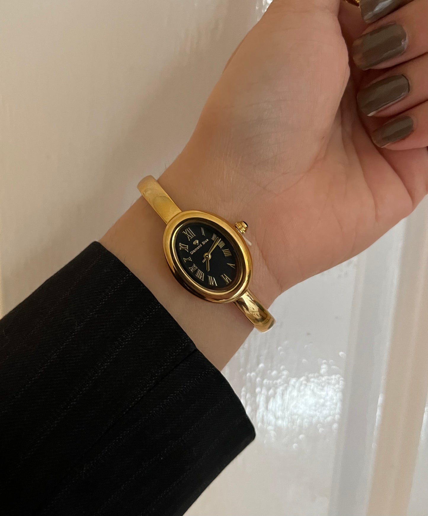 Vintage Oval Bangle Watch golden X black