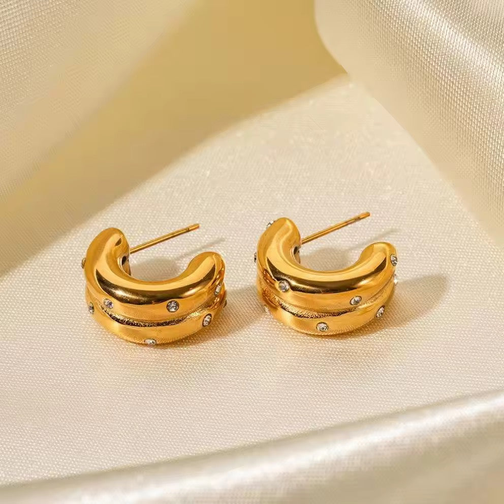 CHARLEY DOUBLE HUGGIE HOOPS-18k