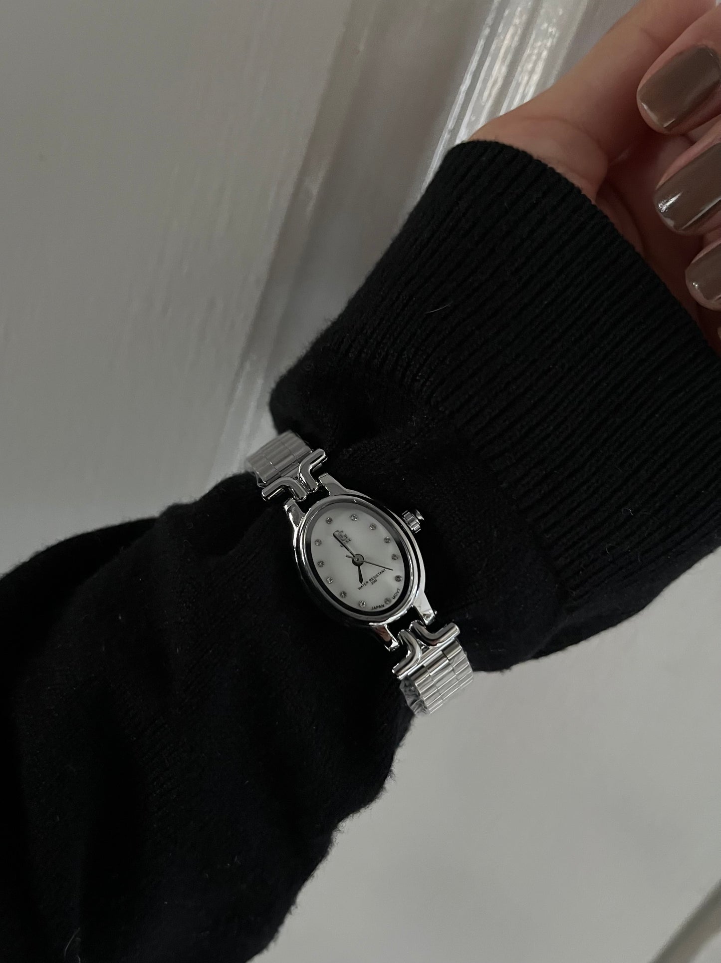 CRYSTAL STUDDED WHITE DIAL WATCH✨