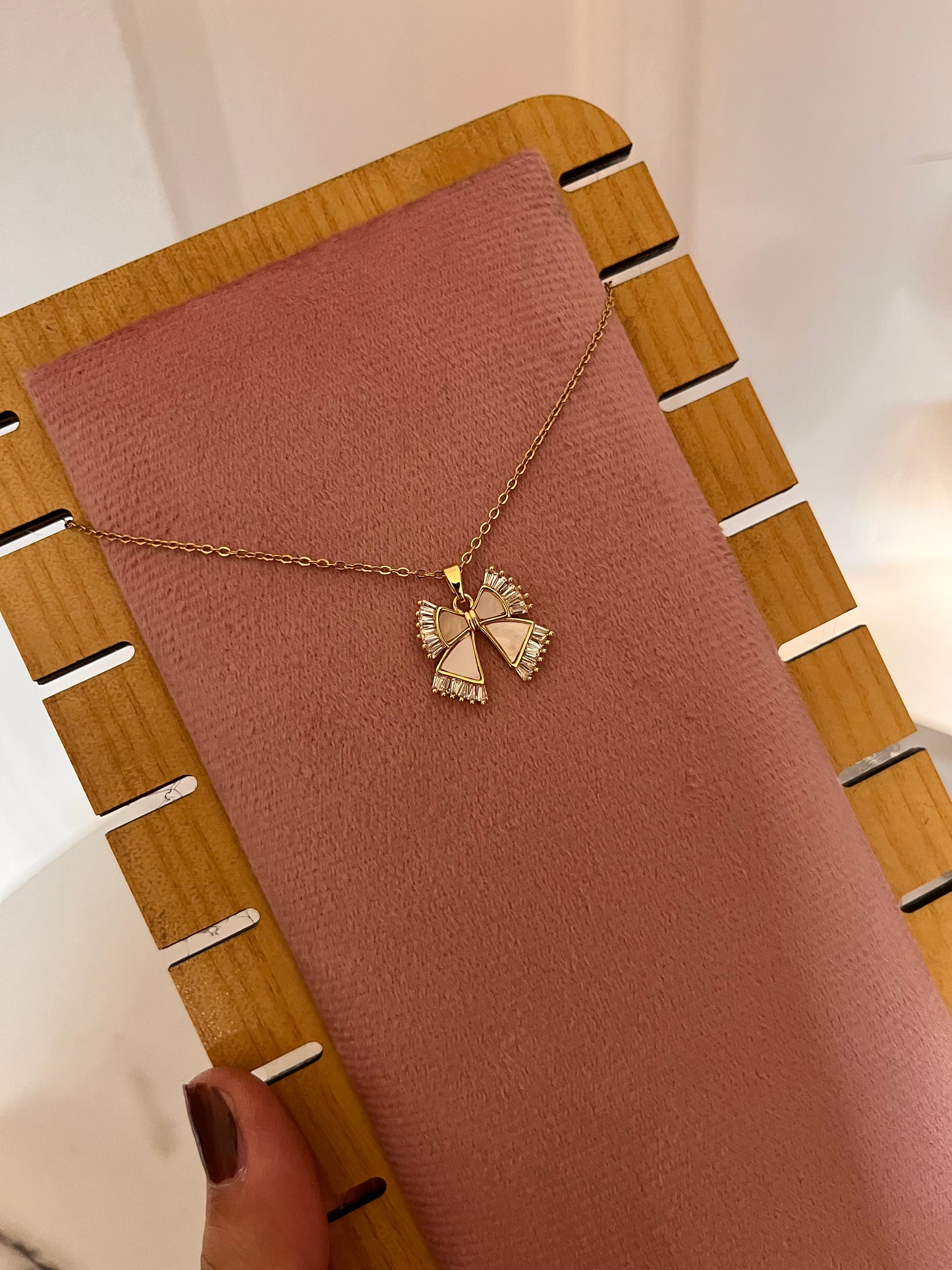 BELLA BOW NECKLACE