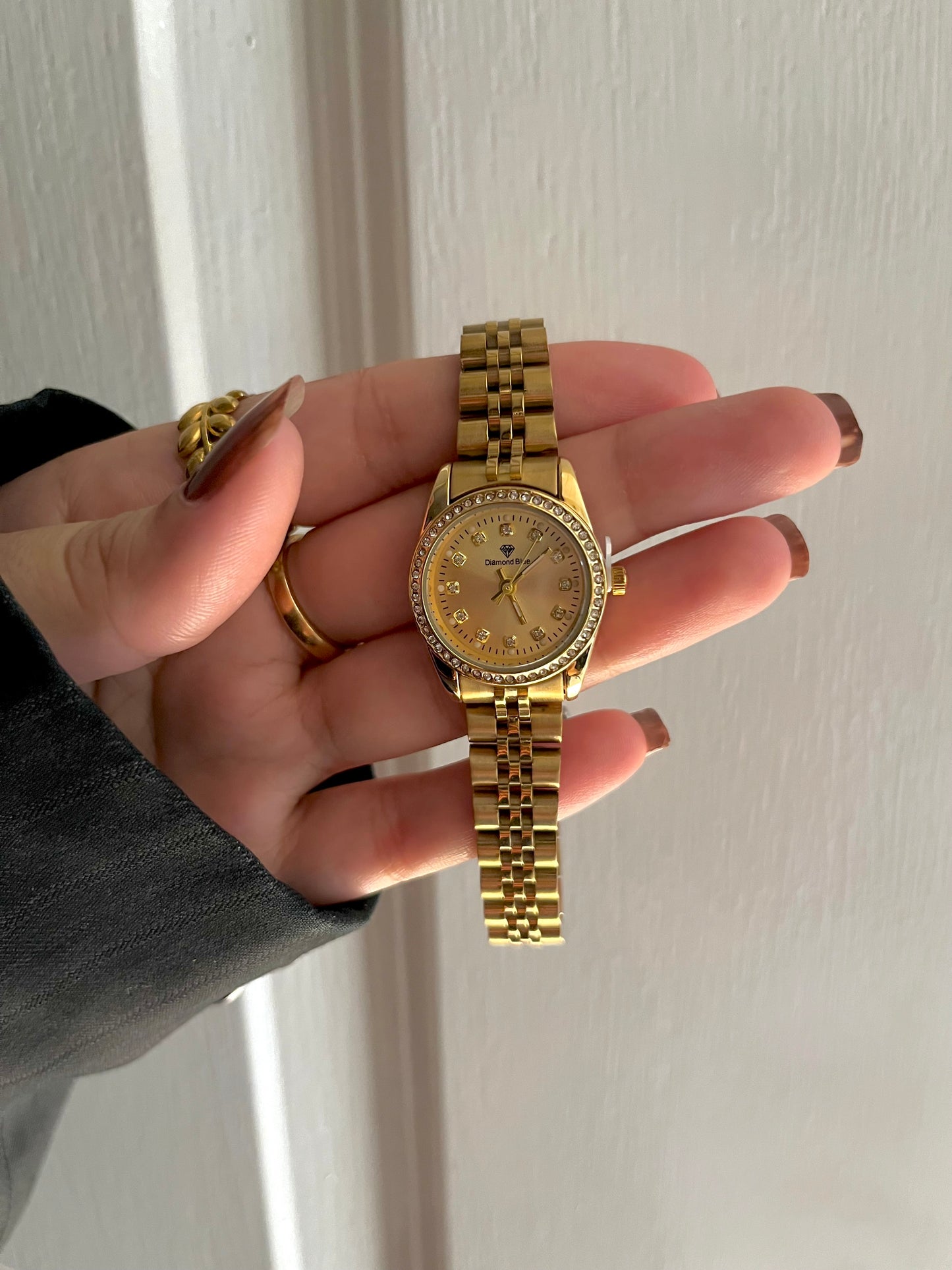 CRYSTAL STUDDED GOLDEN DAIL WATCH