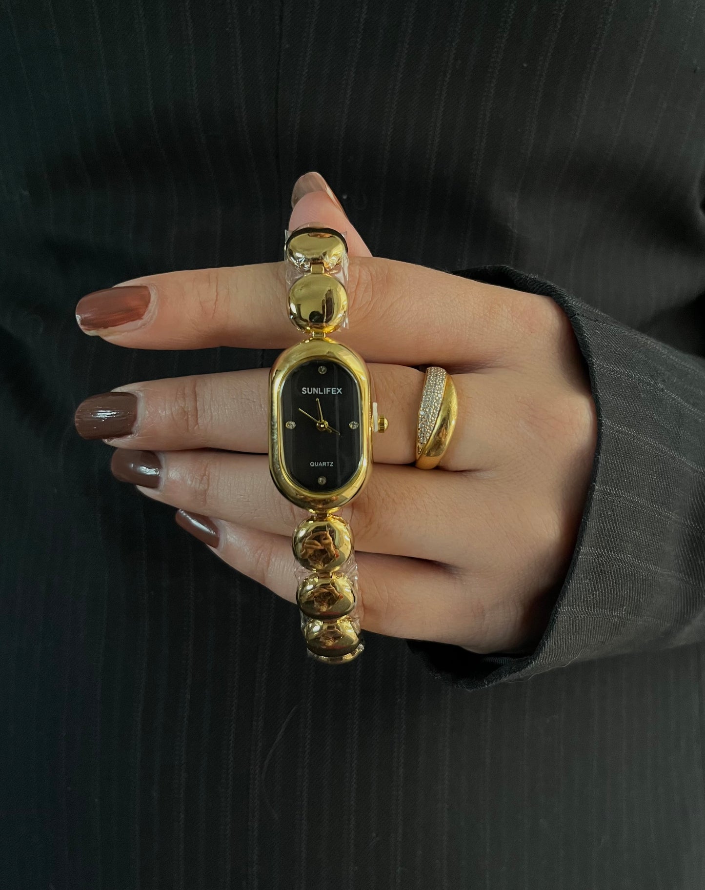 AMIGAL OVAL NICHE VINTAGE WATCH-Black Dial