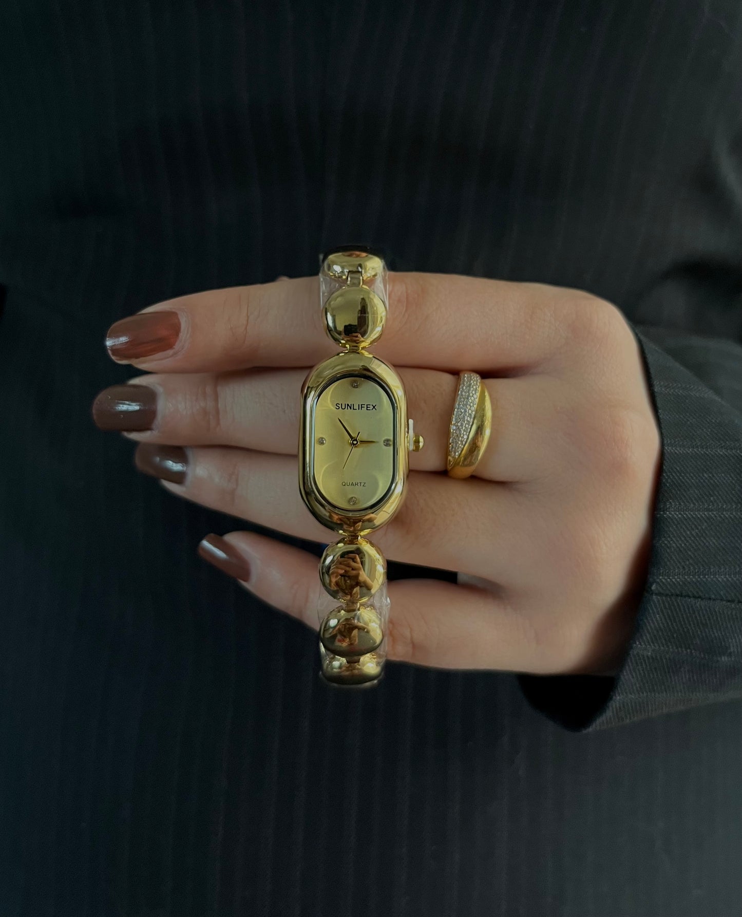 AMIGAL OVAL NICHE VINTAGE WATCH-Gold Dial